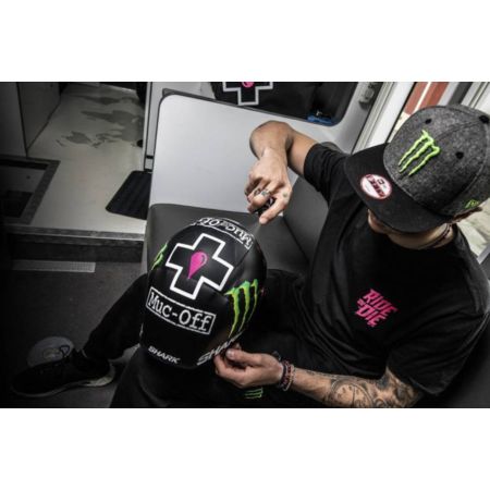 helmet visor & goggle cleaner MUC-OFF 250ml